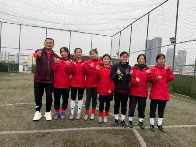 开云体育网址-无声亦滚烫：“戴爸”和他聋人女足的孩子们