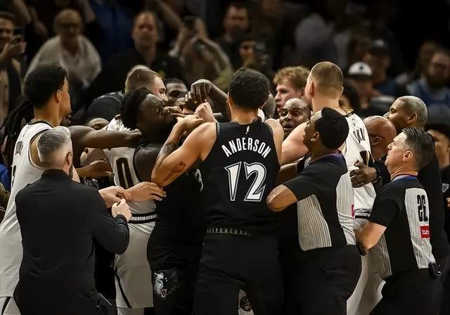 开云体育网址-网开一面？NBA官宣，罚单出炉，只罚款不禁赛，约基奇逃过一劫