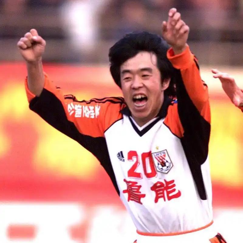 kaiyun-山东泰山32年队史，9名射手奉献19顶帽子，哪一顶最璀璨夺目？